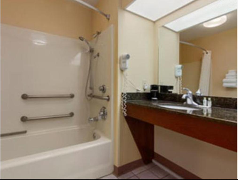 Baymont By Wyndham Eden Motel Phòng bức ảnh